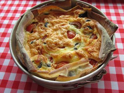 Quiche með kirsuberjatómötum og ólífum